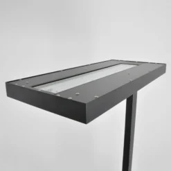 Lámpara de pie LED Logan Basic de Arcchio, negra, 7500 lm, atenuable