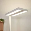 Lámpara de pie LED Logan Basic de Arcchio, blanca, 6000 lm, atenuable