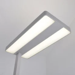 Lámpara de pie LED Logan Neo de Arcchio, plateada, atenuable, metal