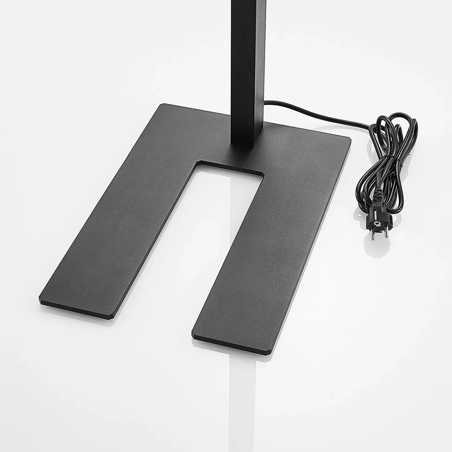 Lámpara de pie LED Logan Pro de Arcchio, negra, con sensor, atenuable
