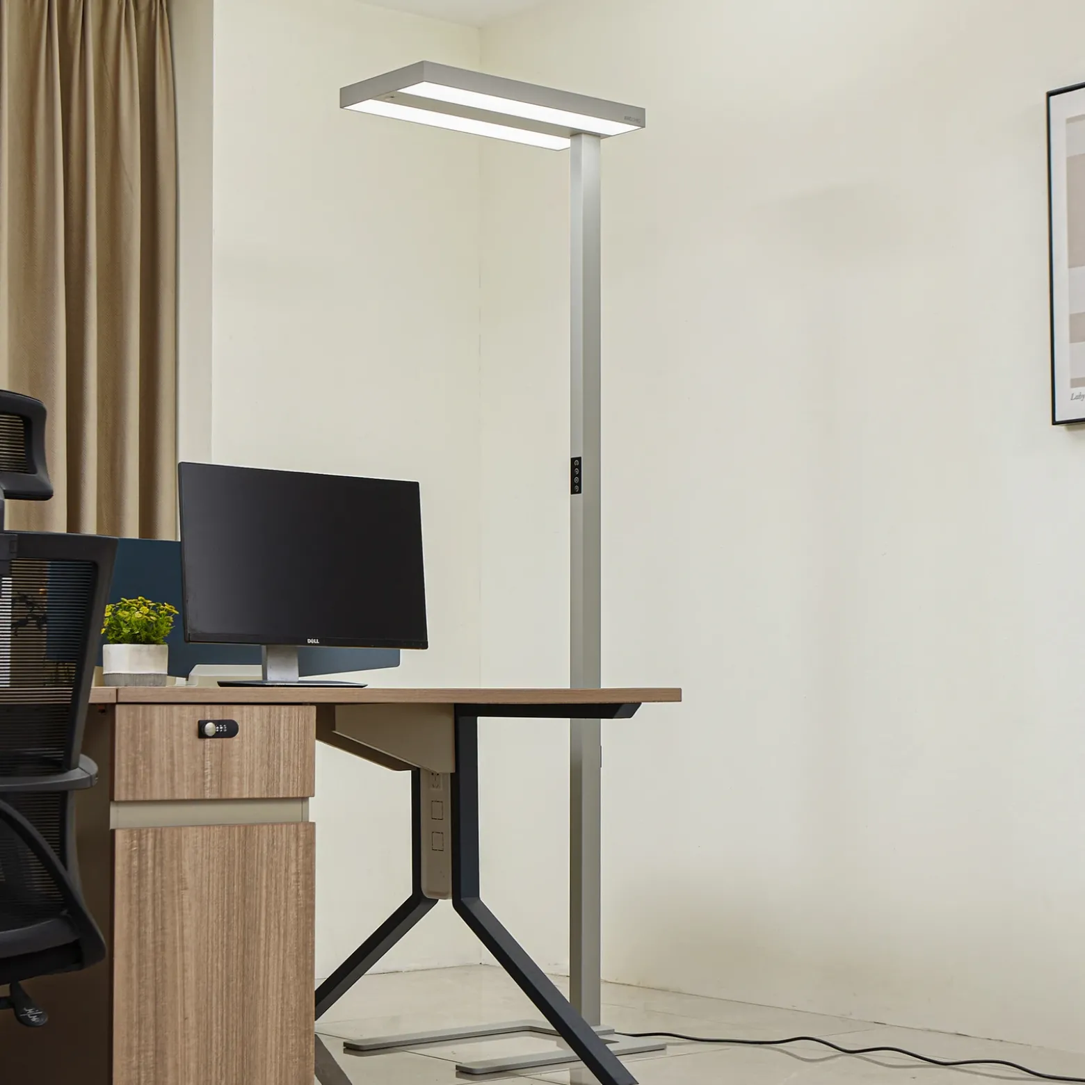 Lámpara de pie LED Logan Ultra HCL CCT de Arcchio, plateada, atenuable