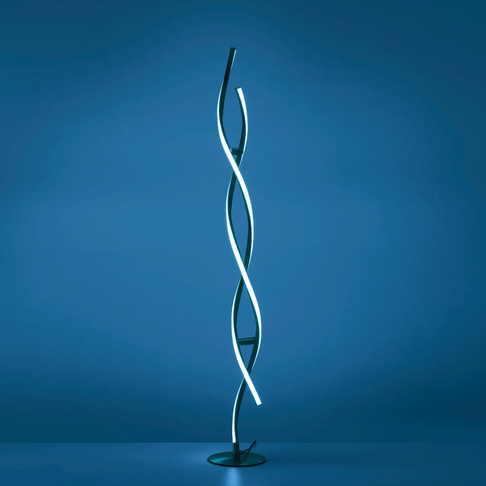 Lámpara de pie LED LOLAsmart Swing
