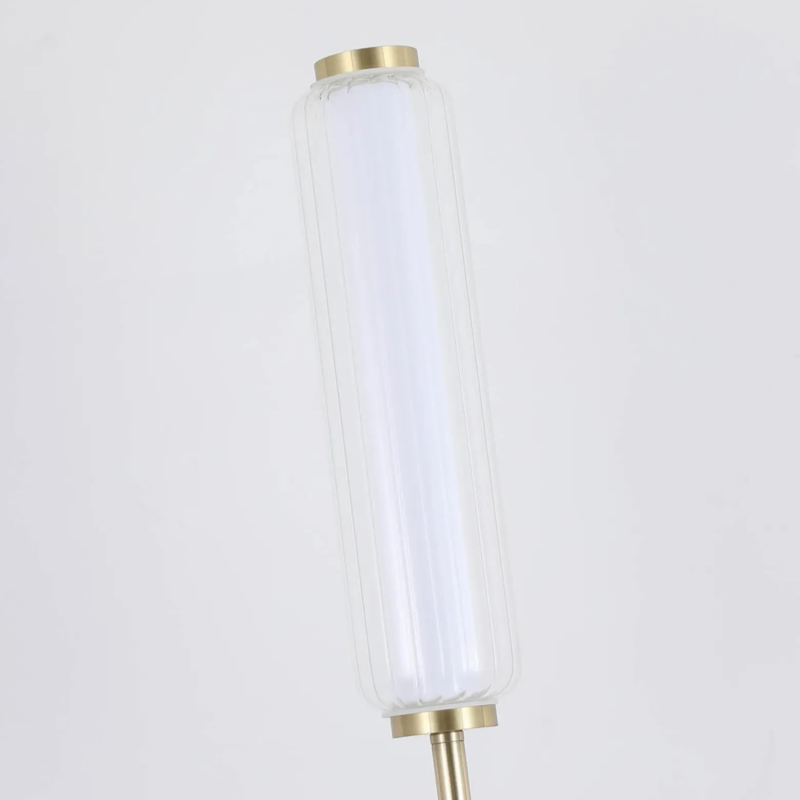 Lámpara de pie LED Mod, color latón, atenuable en 3 niveles, acero