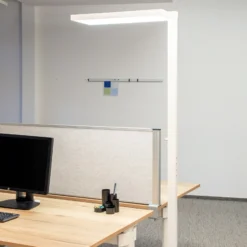 Lámpara de pie LED para oficina MAULjura, blanca, aluminio, 196,5 cm, 4000 K