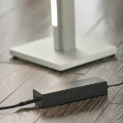 Lámpara de pie LED Quitani Talon, aluminio anodizado natural, metal, atenuable