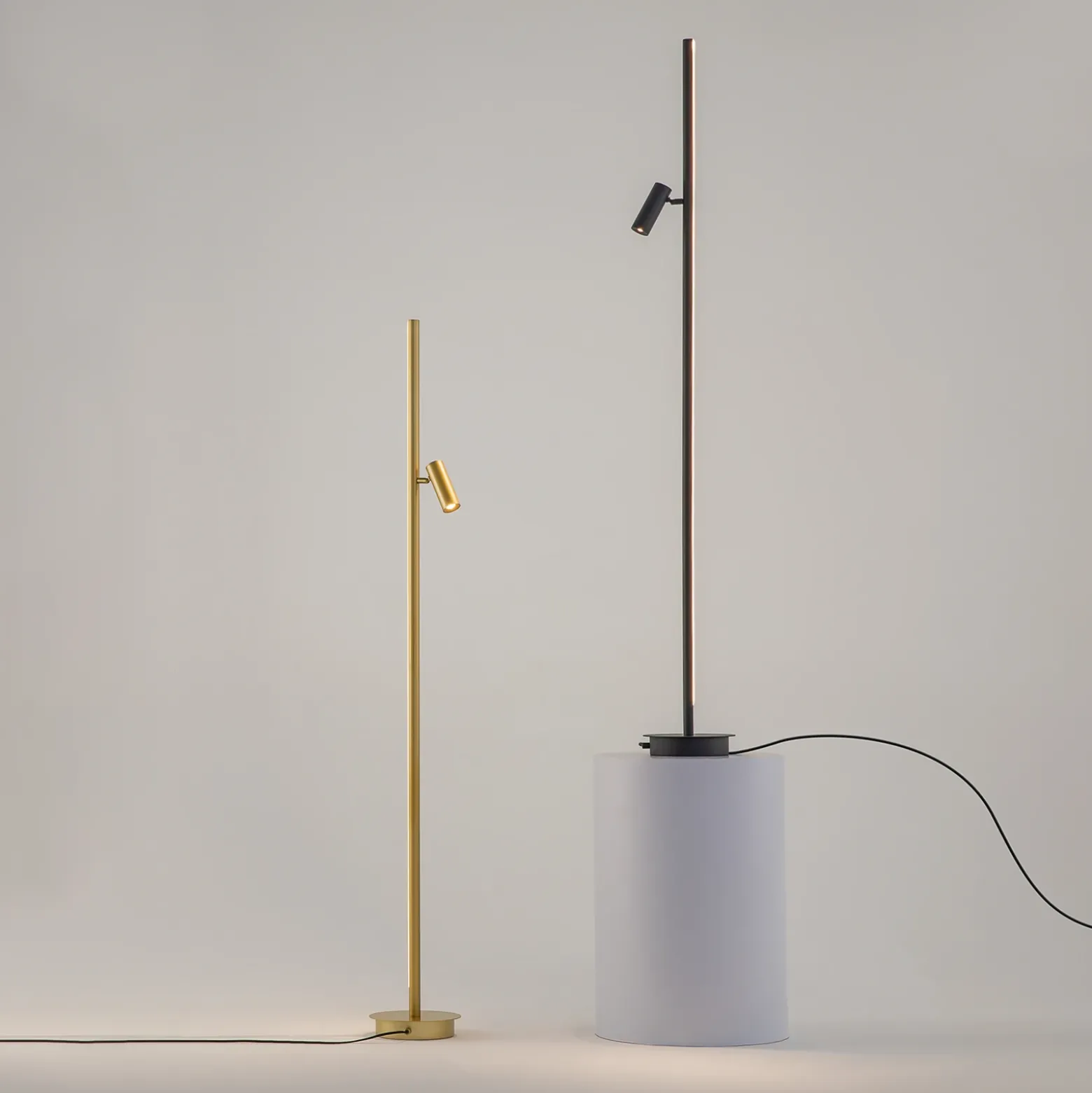 Lámpara de pie LED Thin de Maytoni, latón, aluminio, altura 155 cm, atenuable