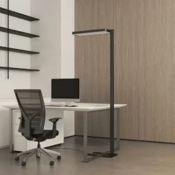 Lámpara de pie LED Timon de Arcchio, 54 W, negra, altura 195 cm