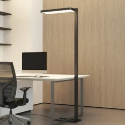 Lámpara de pie LED Timon de Arcchio, 54 W, negra, altura 195 cm