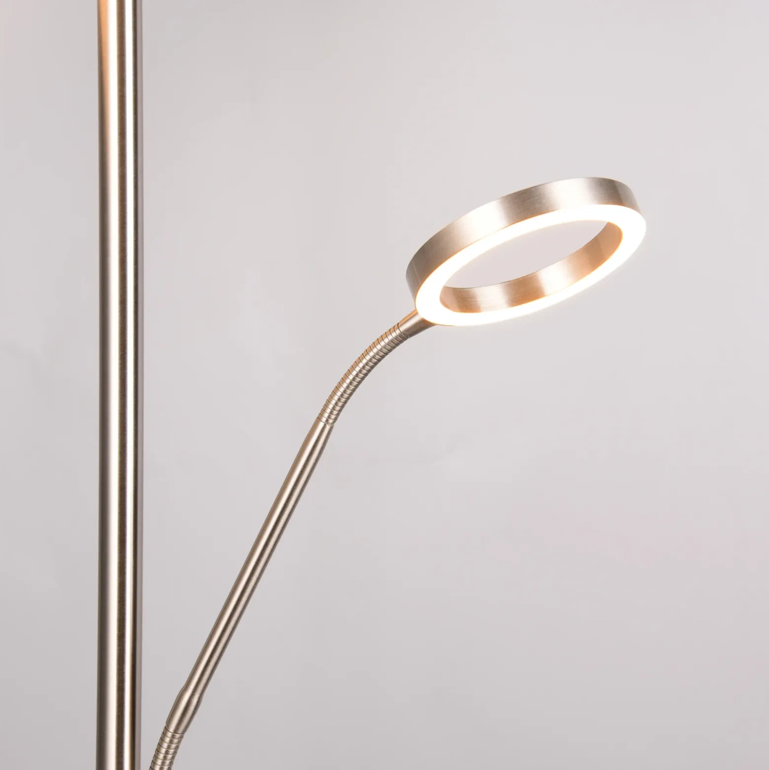 Lámpara de pie LED Willis, níquel, altura 180 cm, atenuador CCT metálico