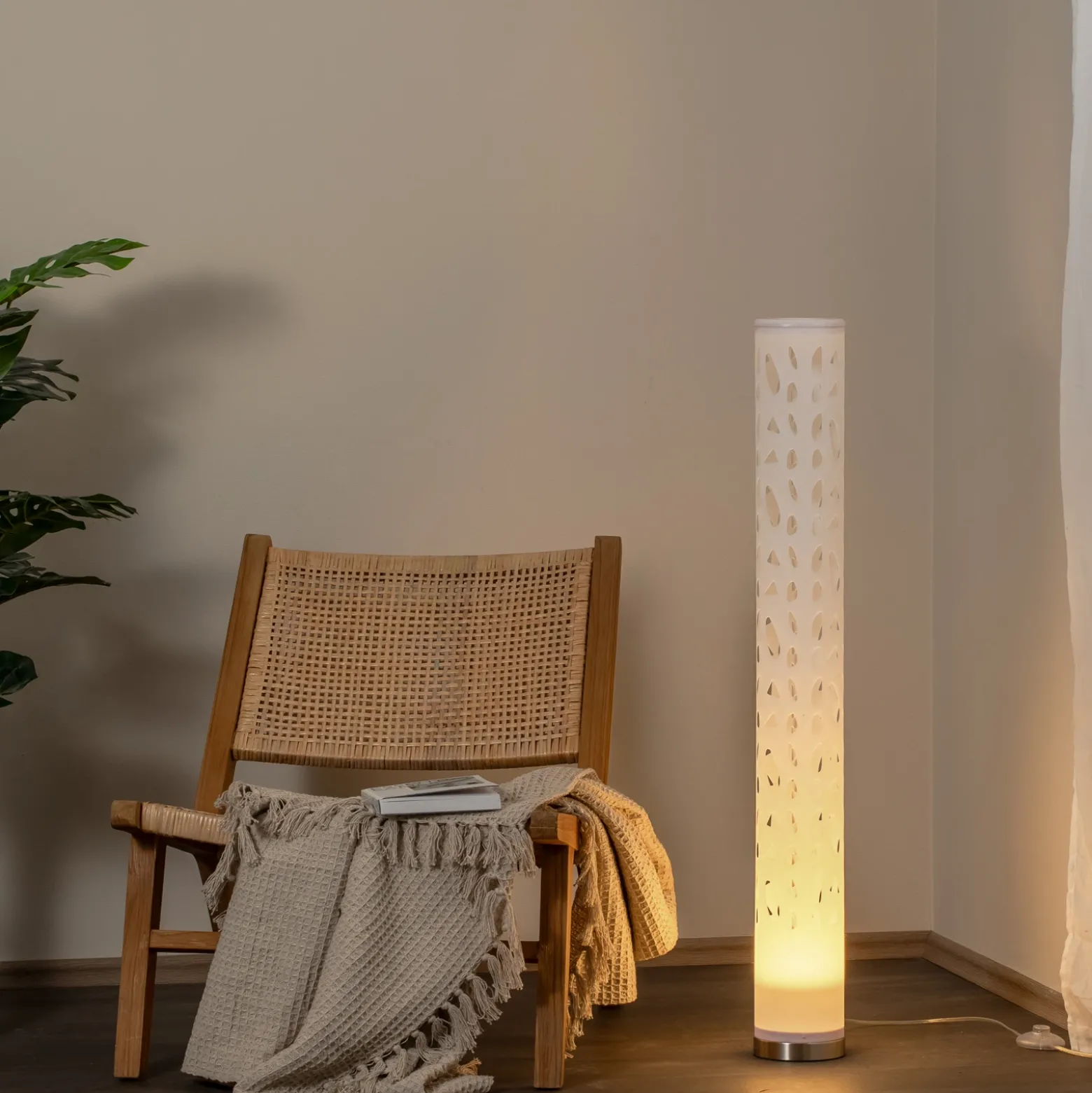 Lámpara de pie Lindby Alisea, 104 cm, blanca, GU10