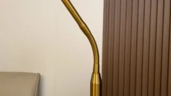 Lámpara de pie Lindby Elaina, color latón, 162cm, flexible, E14