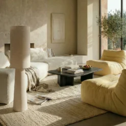 Lámpara de pie Lindby Elfie, altura 124 cm, beige, lino, 2x E27