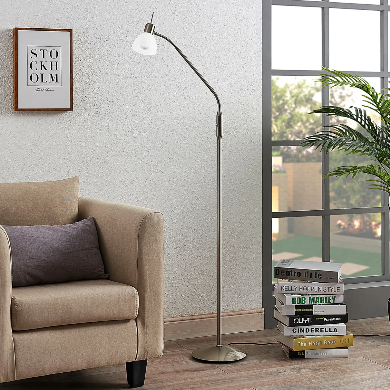 Lámpara de pie Lindby Gwendolin, 160 cm, cristal, E14, regulable