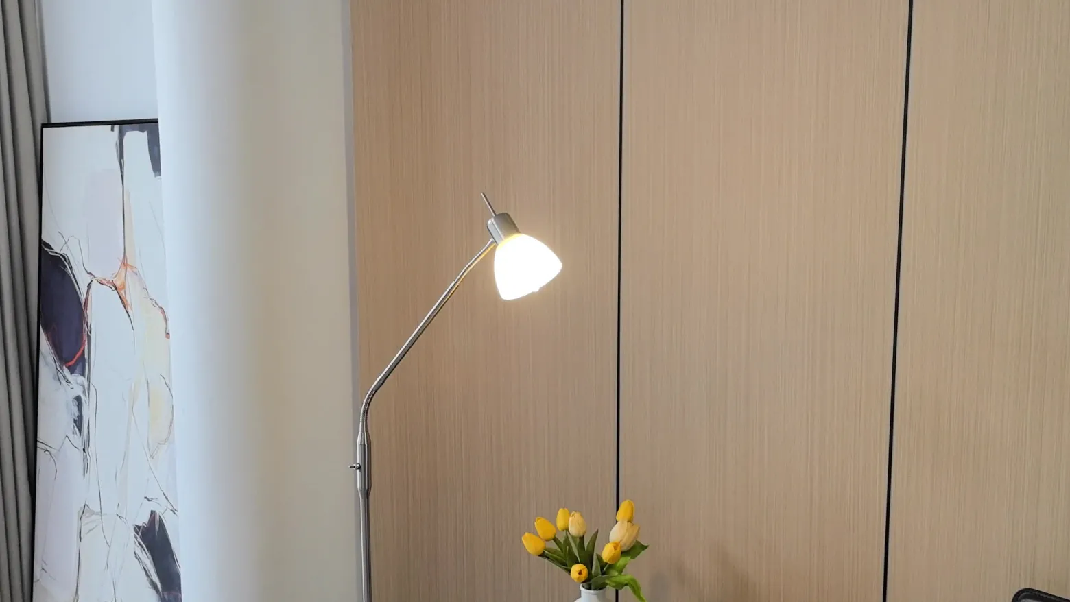 Lámpara de pie Lindby Gwendolin, 160 cm, cristal, E14, regulable