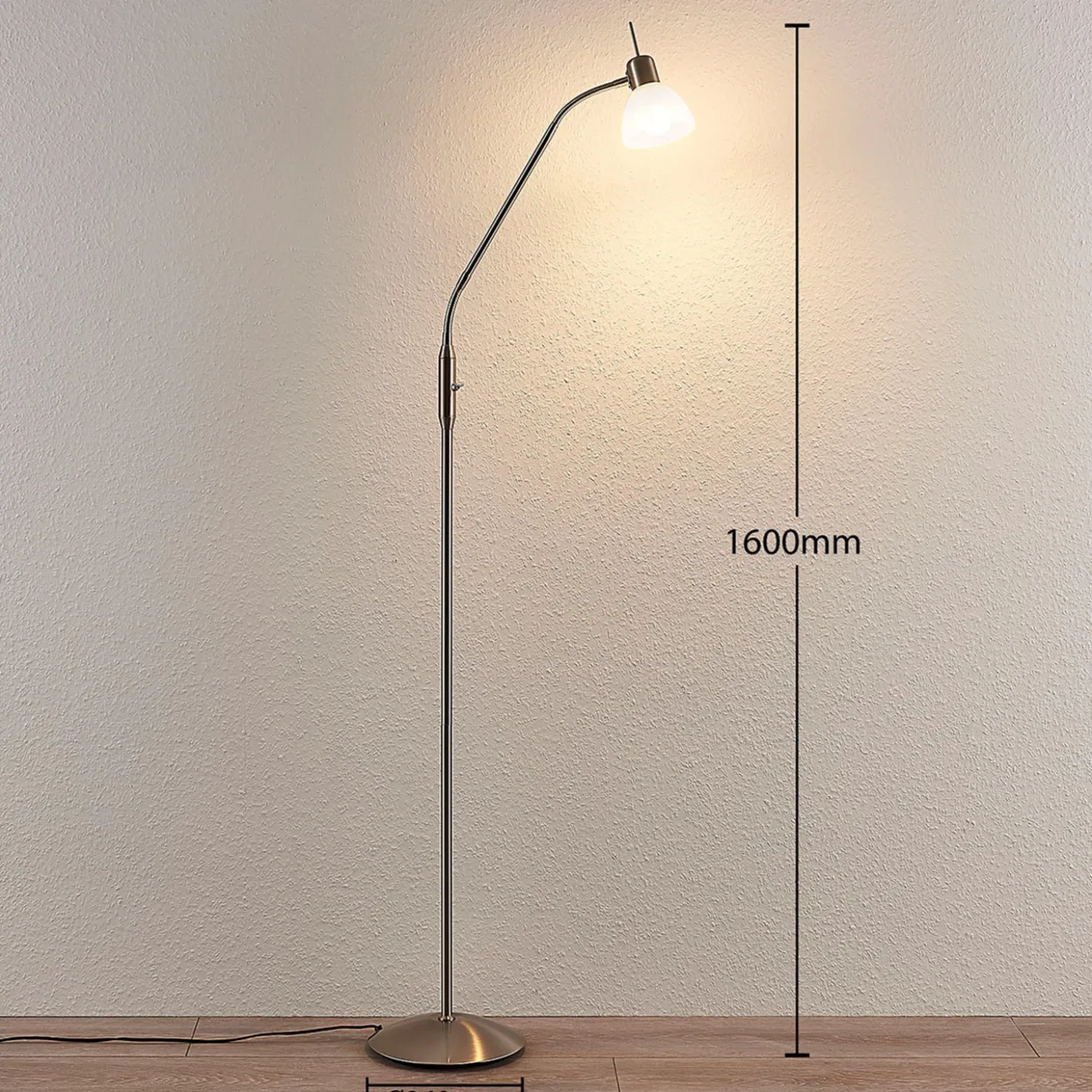 Lámpara de pie Lindby Gwendolin, 160 cm, cristal, E14, regulable