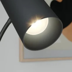 Lámpara de pie Lindby Karoli, negra, 156 cm, metal, brazo flexible