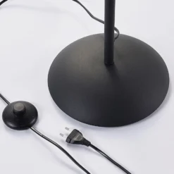 Lámpara de pie Lindby Lilly, negra, metal, 170cm, E14
