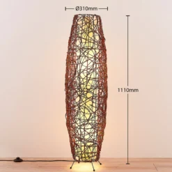 Lámpara de pie Lindby Nias, altura 111 cm, ratán, textil