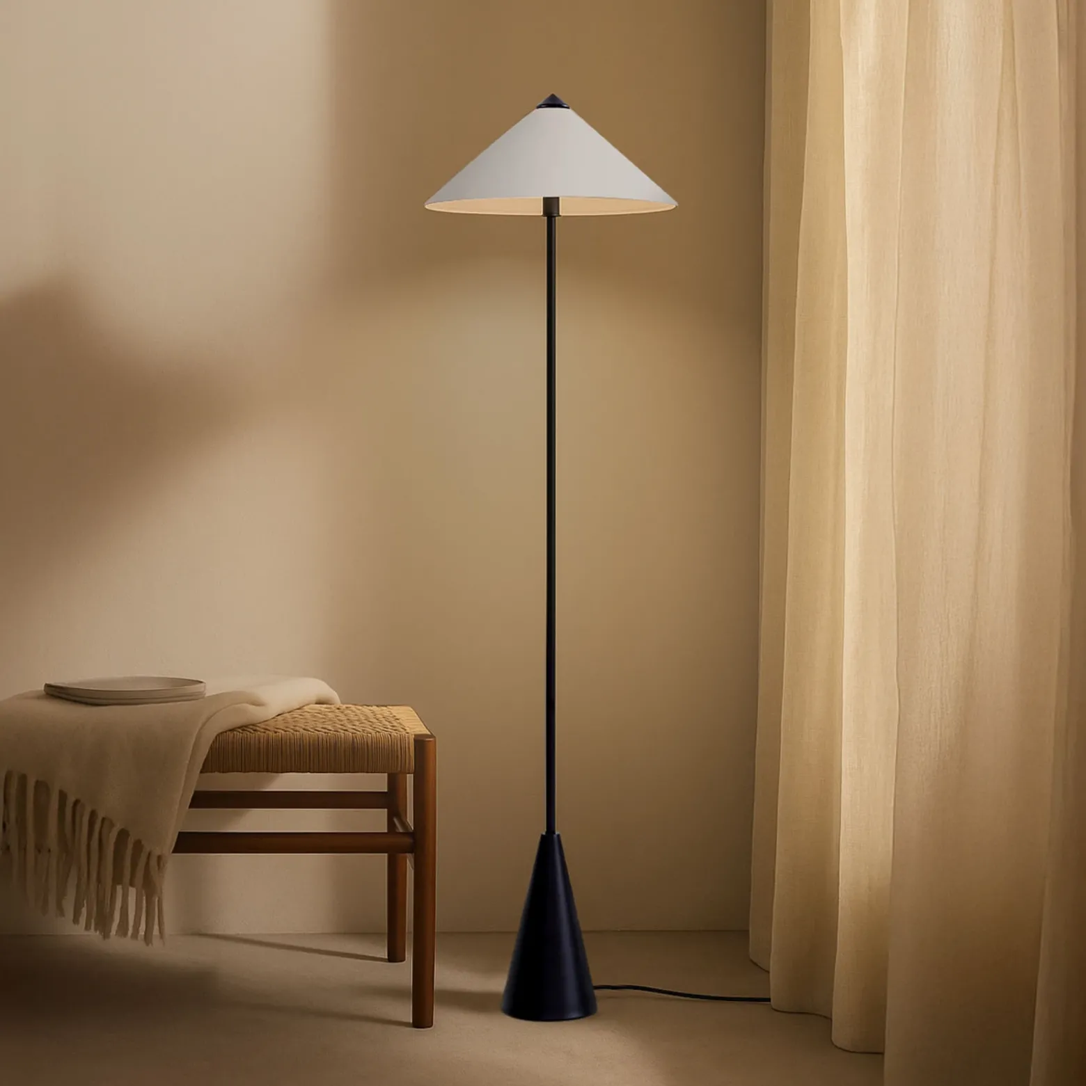 Lámpara de pie Lindby Norvik, altura 150 cm, negro/gris, metal