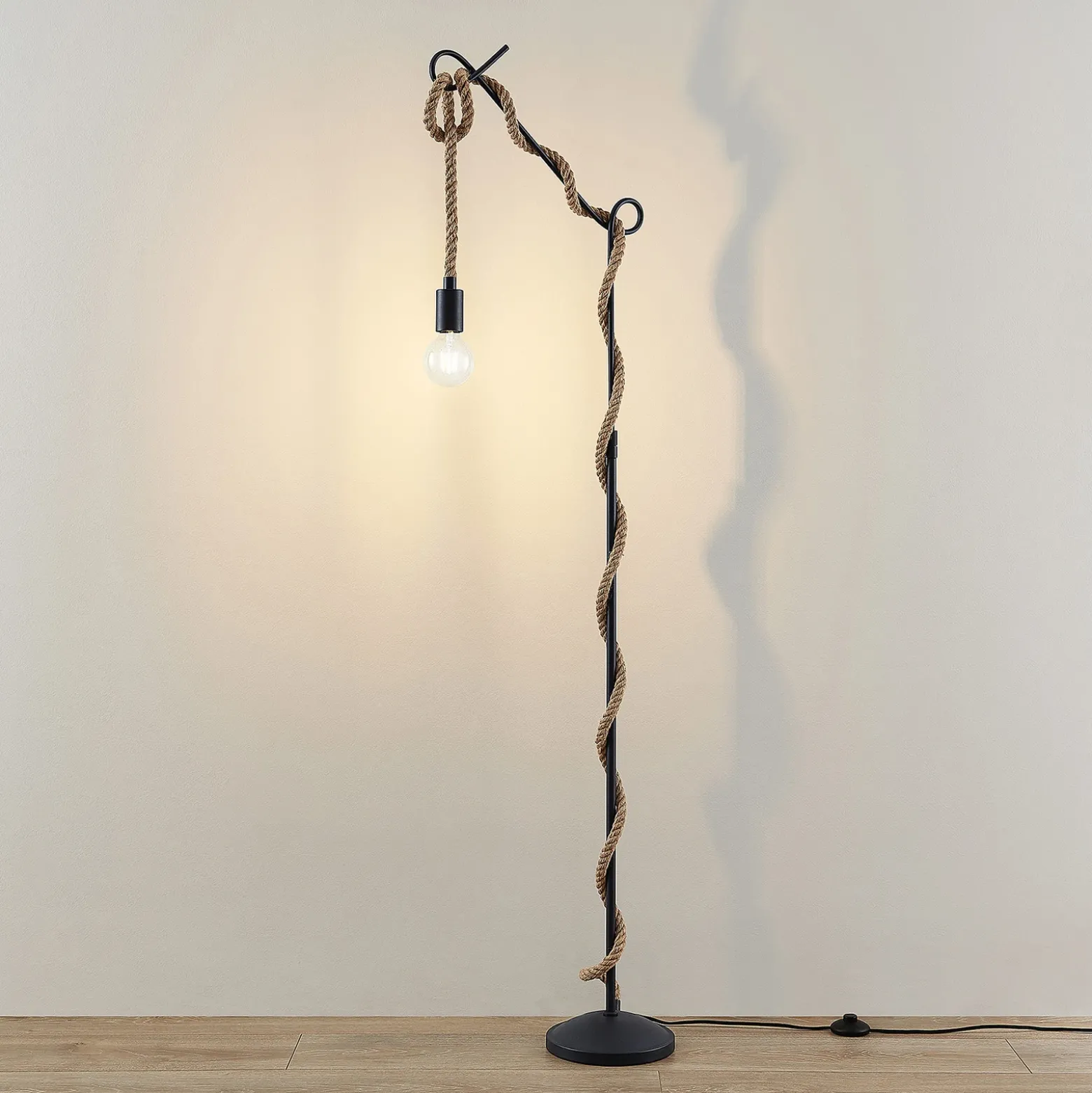Lámpara de pie Lucande Ropina, altura 180 cm, negro, cuerda de cáñamo