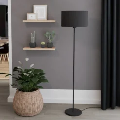 Lámpara de pie Maserlo, negra, altura 151 cm, tela/acero