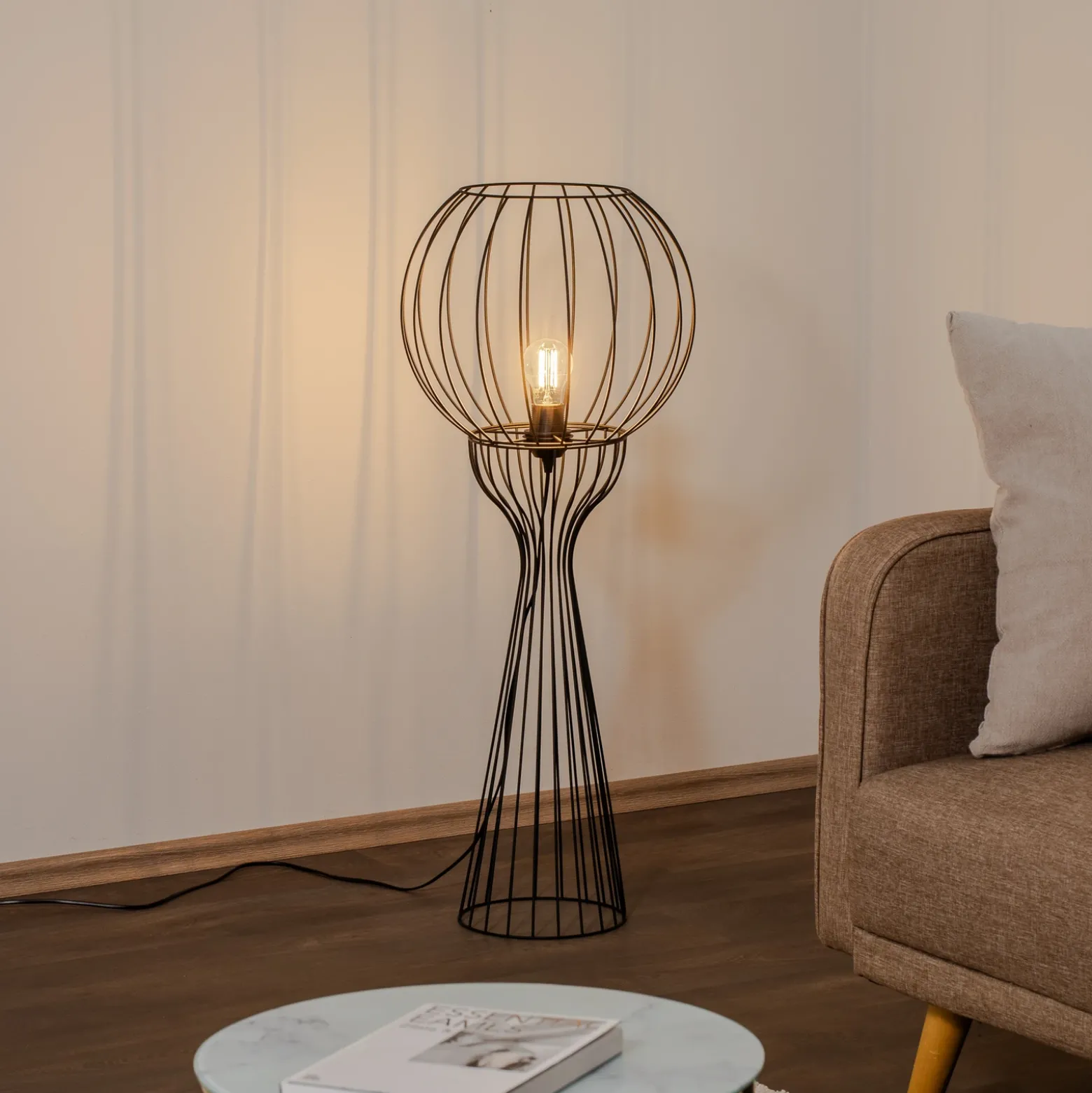 Lámpara de pie Mercure, negra, metal/plástico, altura 93 cm