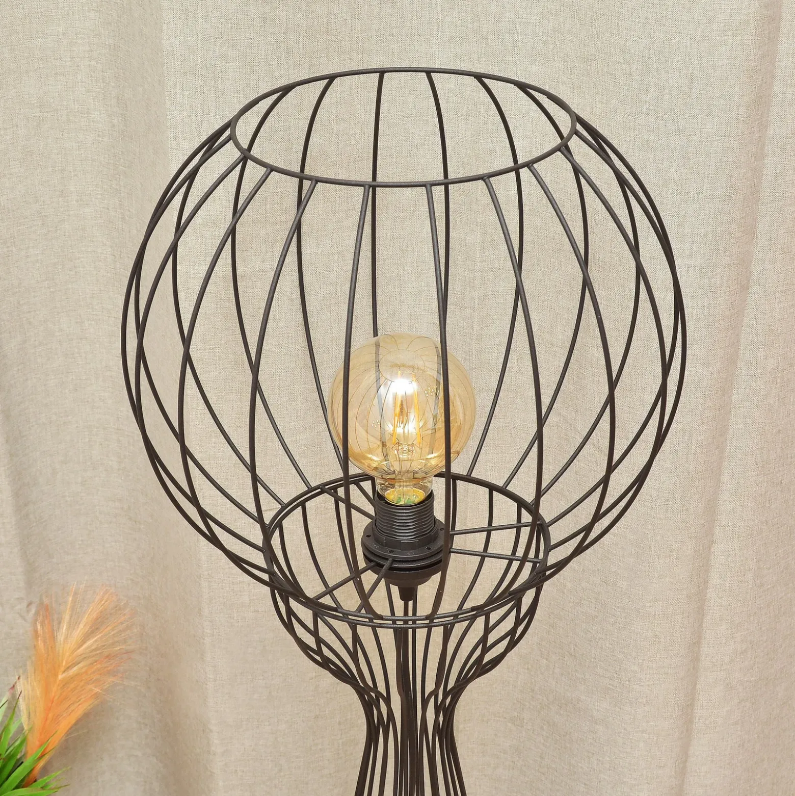 Lámpara de pie Mercure, negra, metal/plástico, altura 93 cm