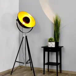Lámpara de pie Mineva de Lindby. Negro/dorado, metal, altura 180 cm
