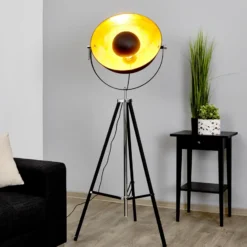 Lámpara de pie Mineva de Lindby. Negro/dorado, metal, altura 180 cm