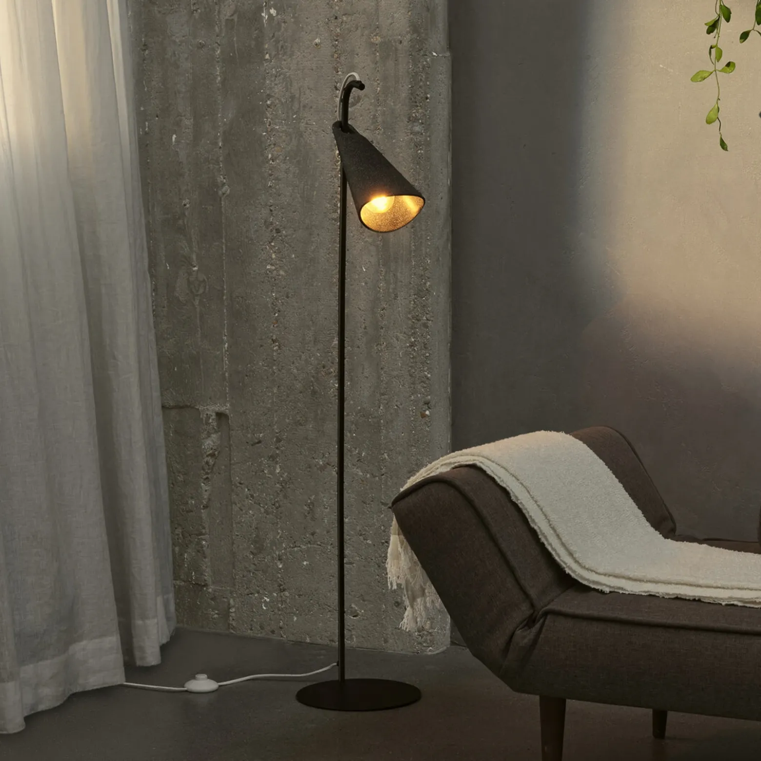 Lámpara de pie OSRAM Decor Bell, negro, acero, E27, H 120 cm