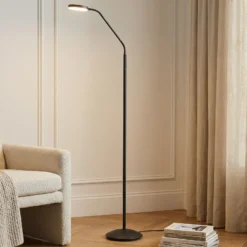 Lámpara de pie recargable LED Elvyn de Lindby, negra, ajustable
