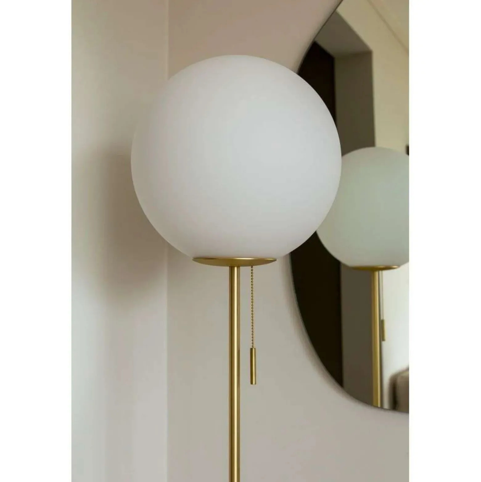 Lámpara de pie Torrano de Globen Lighting, altura 145 cm, travertino