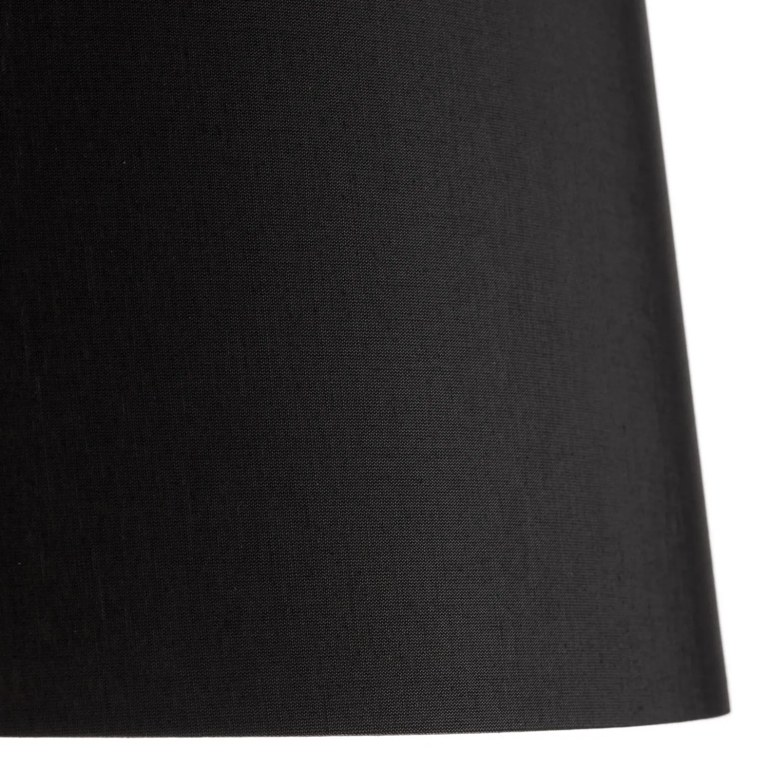 Lámpara de pie trípode Quitani Jata, madera chintz, negro