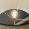Lámpara de pie Vera con pantalla de tela y decoración de piedra