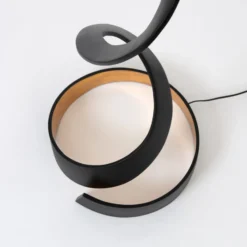Lámpara de pie Vortice, negro/oro, altura 157 cm, hierro