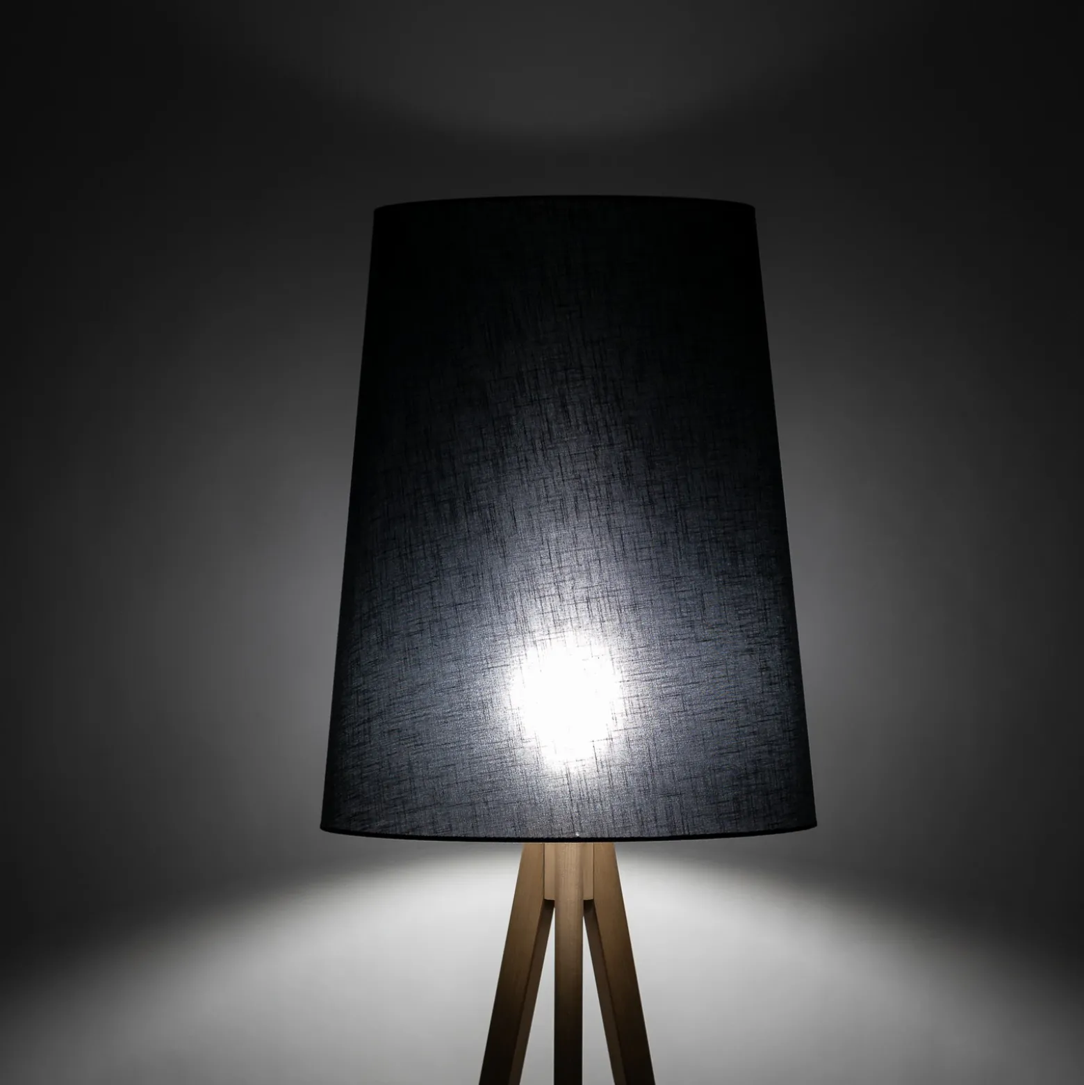 Lámpara de pie Walz, negra, madera, altura 175 cm, E27