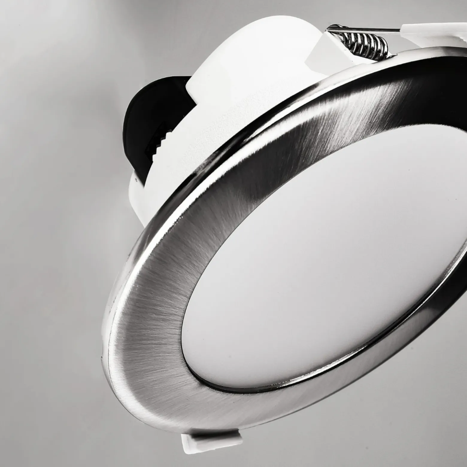 Lámpara de techo LED empotrable Acrux, Ø 10 cm, plata mate, CCT
