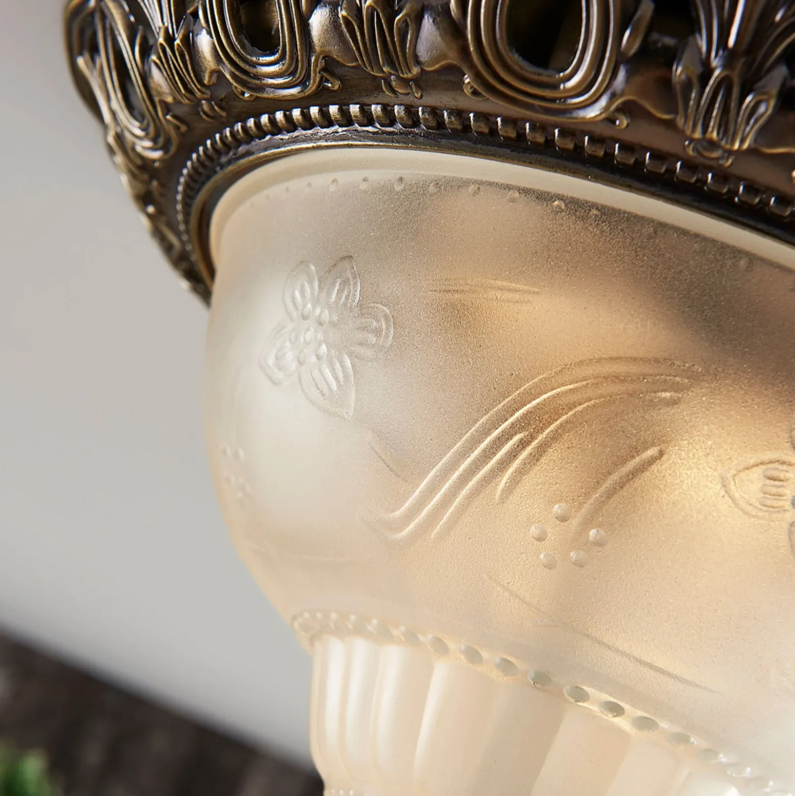Lámpara de techo Lindby Anni, pantalla de cristal grabado