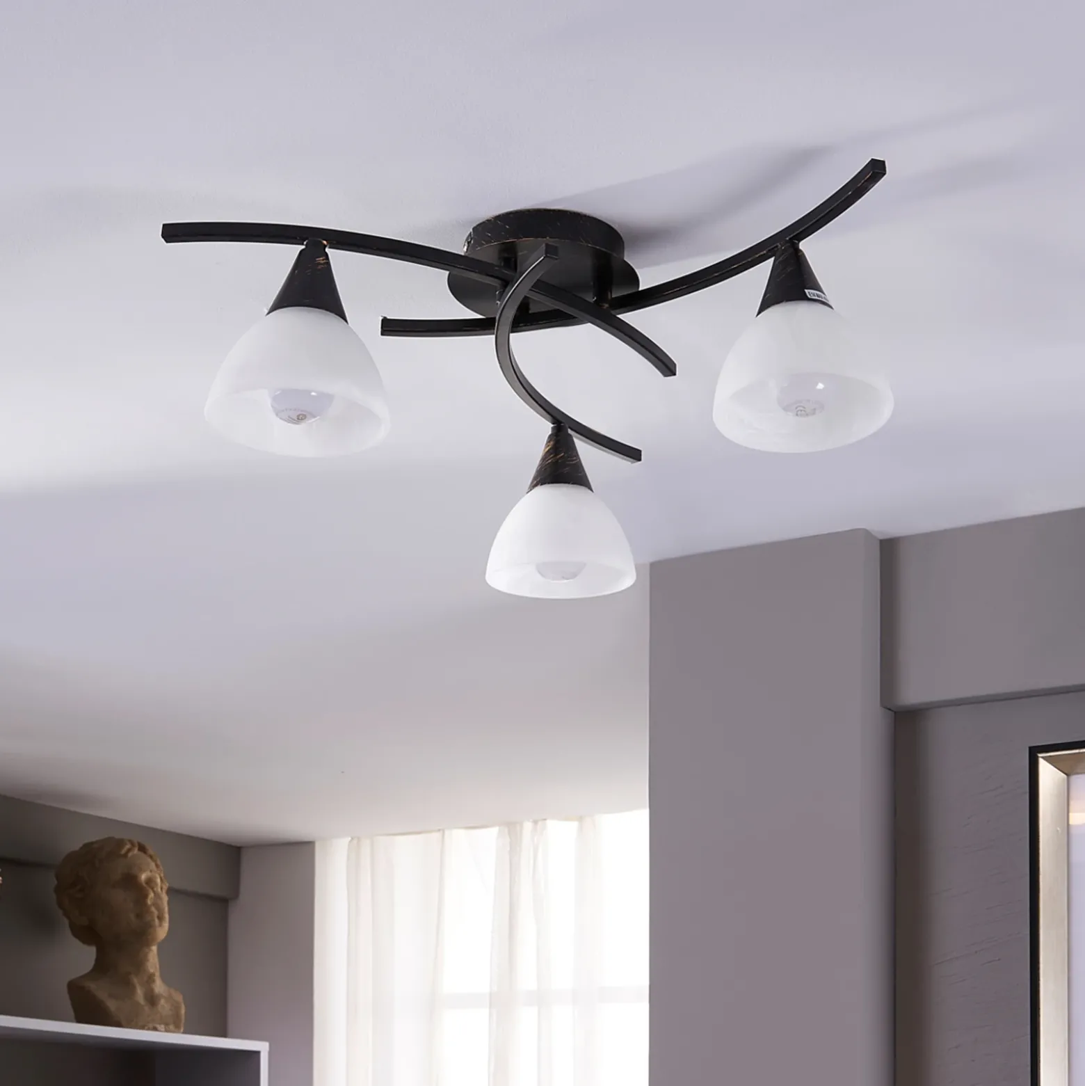 Lámpara de techo Lindby Della, negro-oro, Ø 58 cm, 3 luces, E14