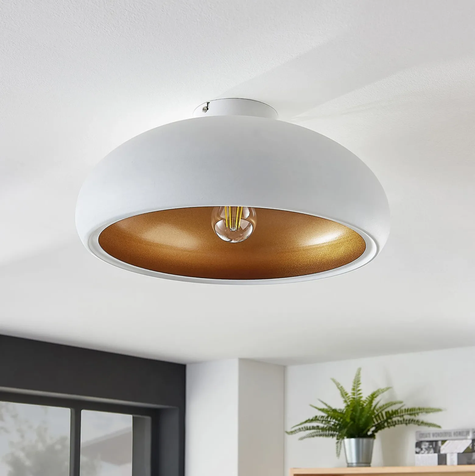 Lámpara de techo Lindby Gerwina, blanco/oro, metal, 40 cm, E27