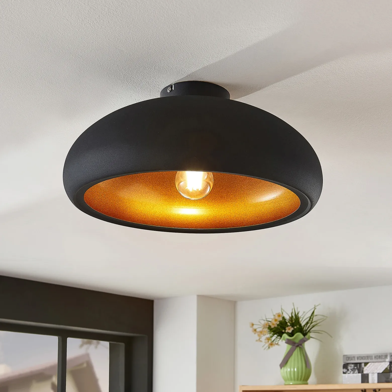 Lámpara de techo Lindby Gerwina, negro/oro, metal, 40 cm, E27