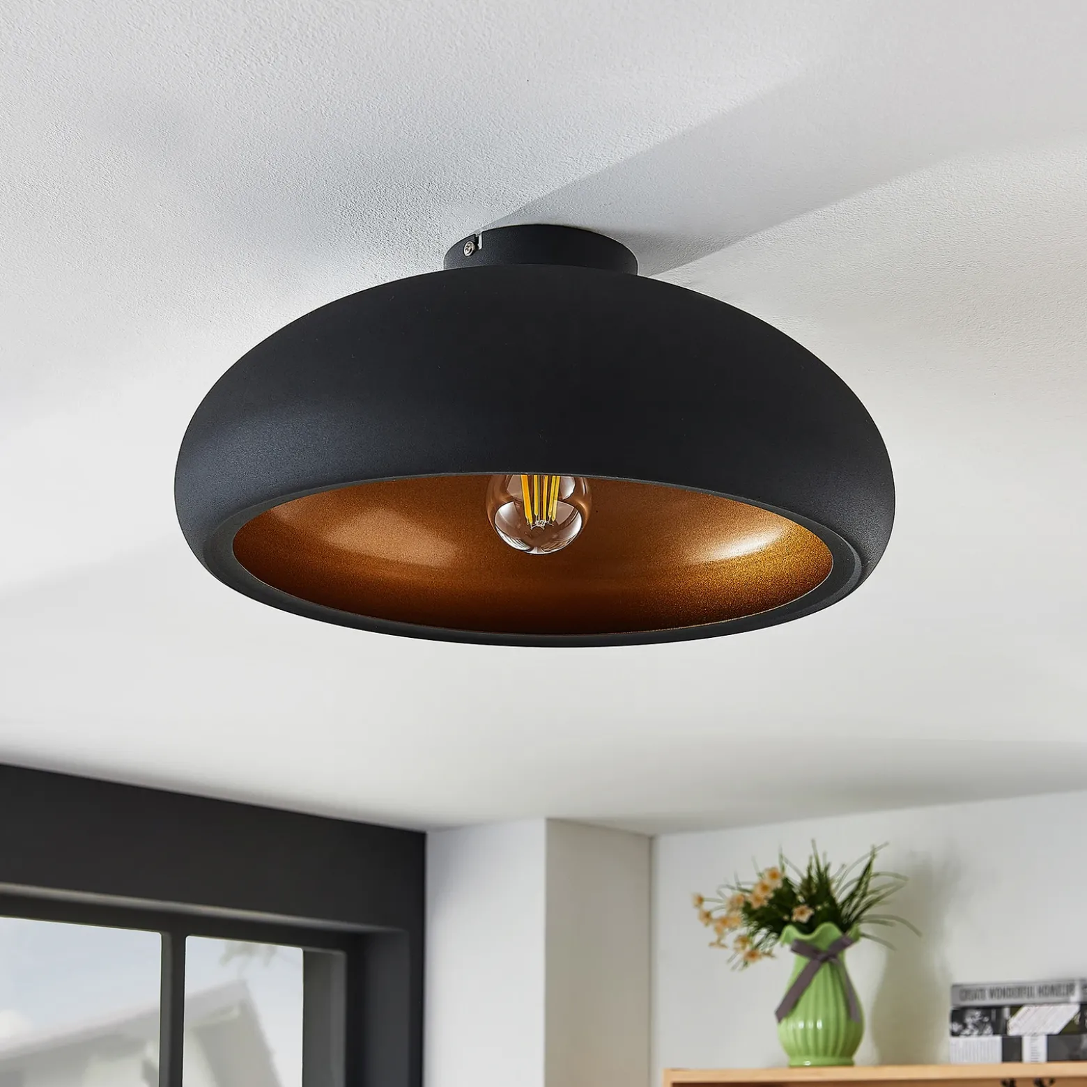 Lámpara de techo Lindby Gerwina, negro/oro, metal, 40 cm, E27