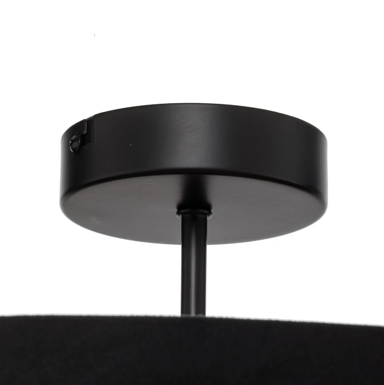 Lámpara de techo Lindby Jusari, negra, de tela, Ø 56 cm, E27