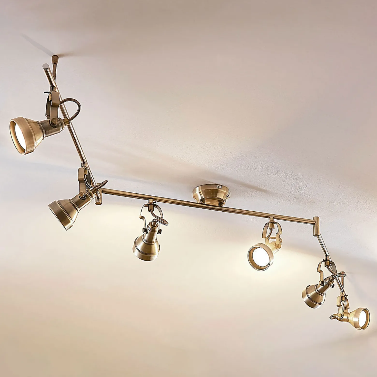 Lámpara de techo Lindby Perseas, 180 cm, 6 luces, latón antiguo, GU10