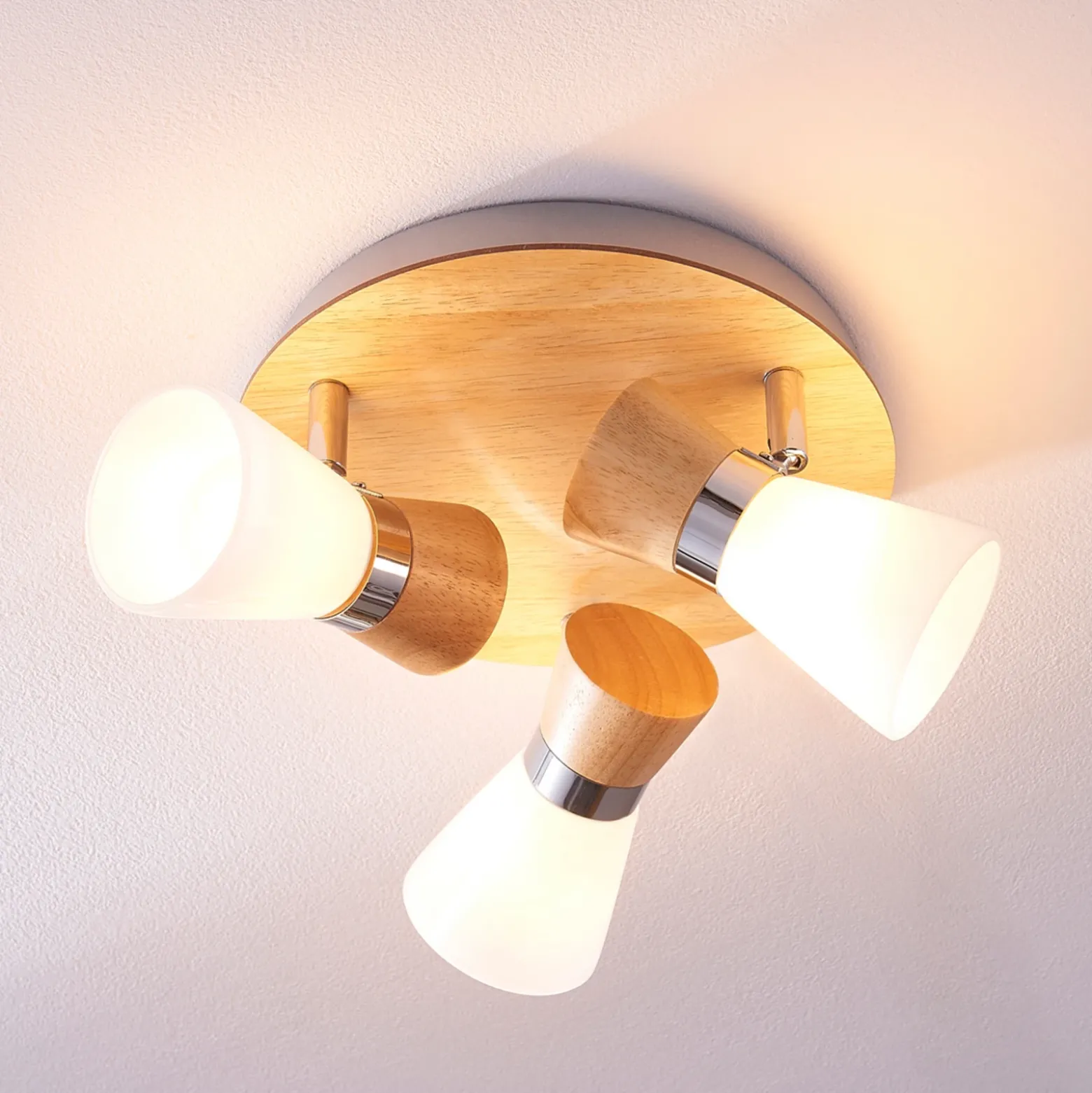 Lámpara de techo Lindby Vivica, Ø 26 cm, cromo/madera, 3 luces