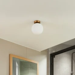 Lámpara de techo Lucande Bidolo, color latón, cristal, 15 cm, IP44