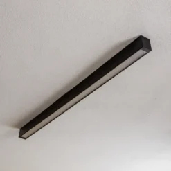 Lámpara de techo Straight negra de 122 cm