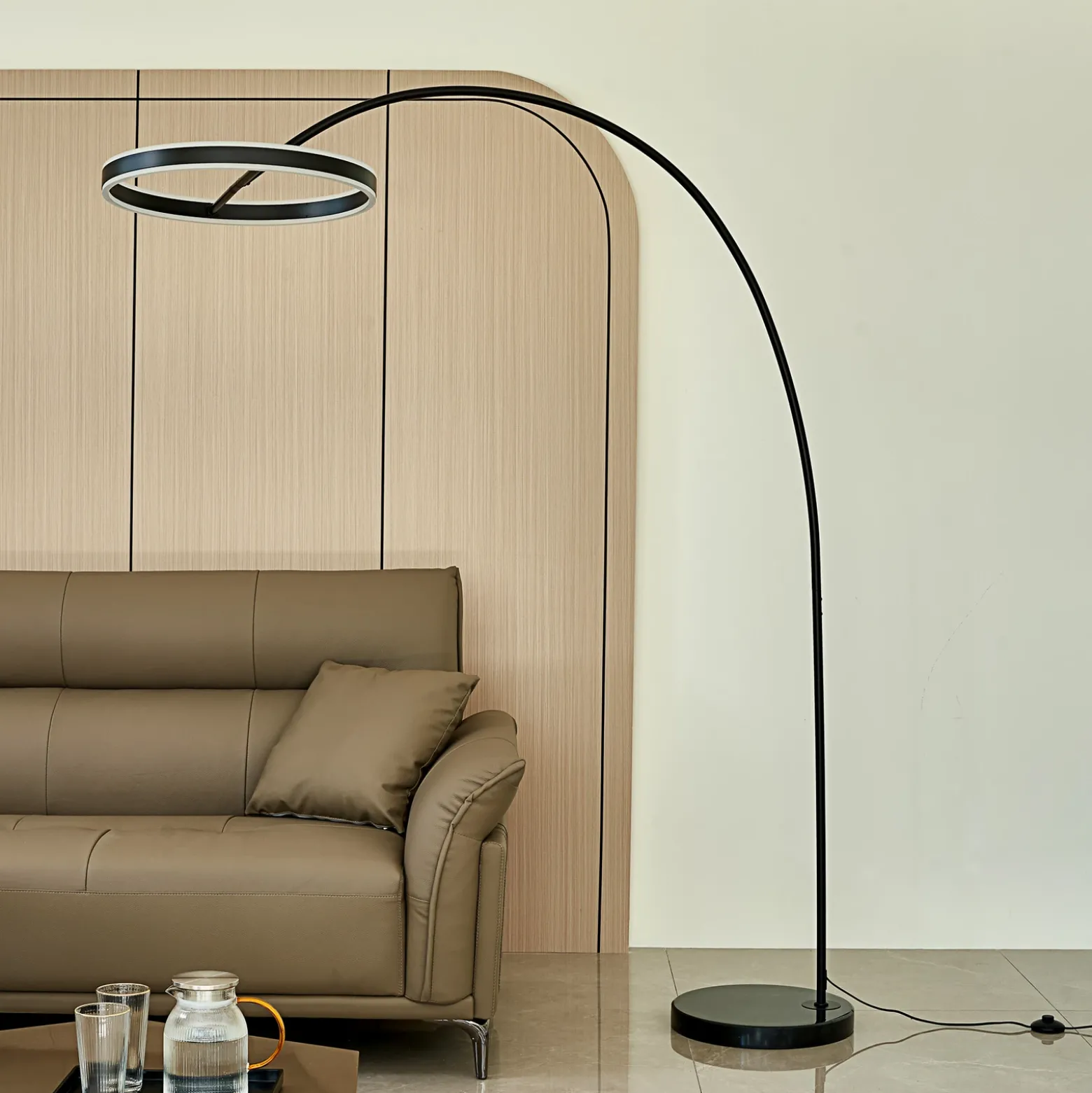 Lámpara LED arqueada Lucande Yekta, negra, 183 cm, atenuable