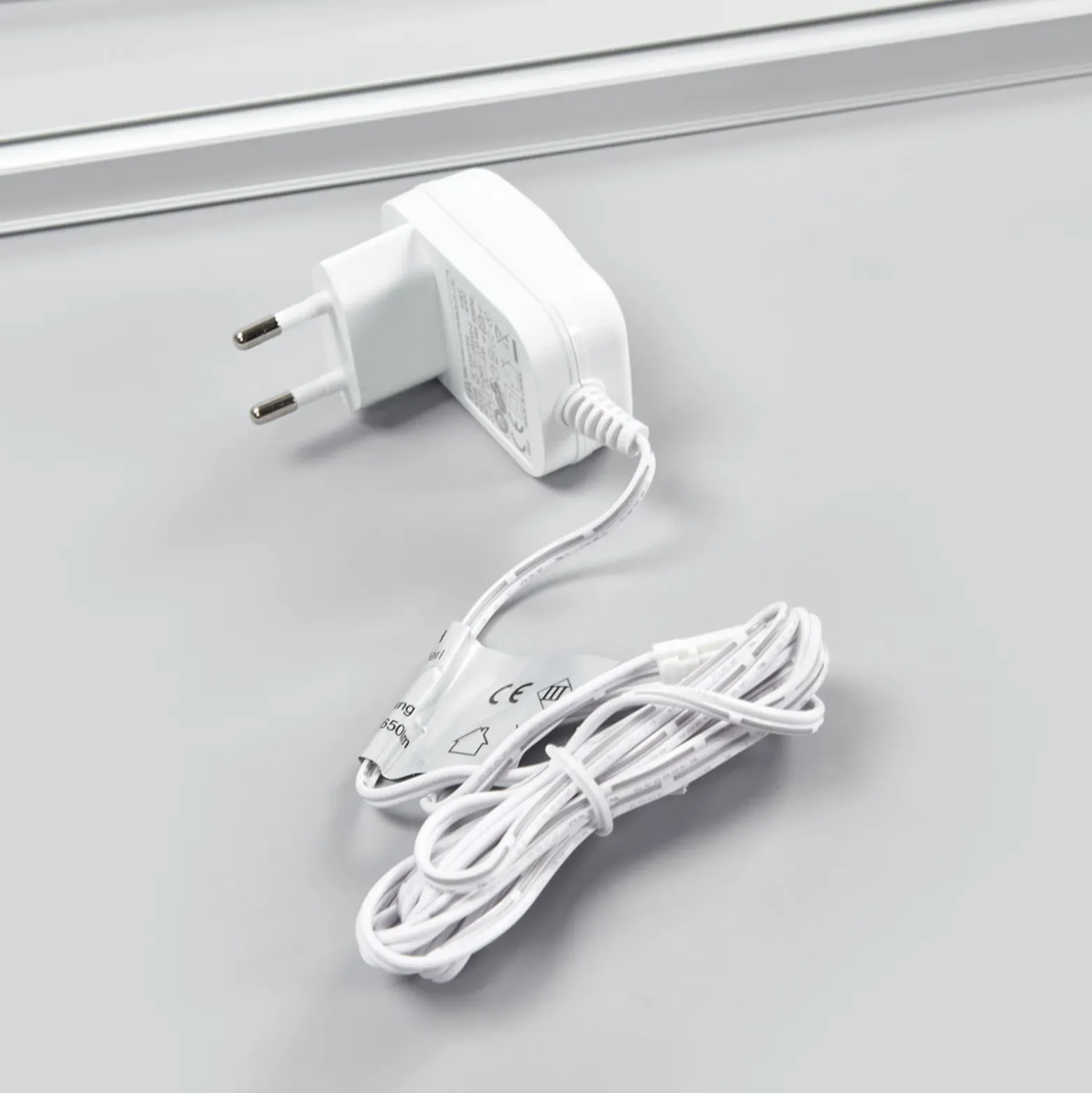 Lámpara LED bajo armario Helena 59,5x4cm 3.000K