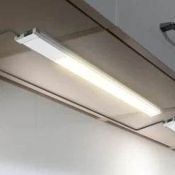 Lámpara LED bajo armario Kniff plateada, longitud 57,5 cm, 3000 K